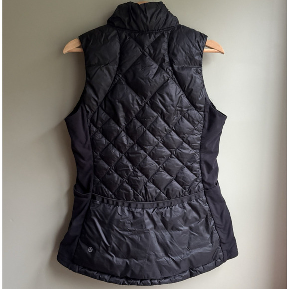 Lululemon Size 10 Down For A Run Quilted Puffer Vest Goose Down Black Full Zip - Picture 3 of 11